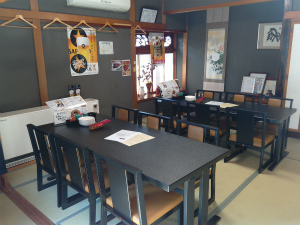 のんびりと長居ができる富山市の和食居酒屋「葉多舎」の宴会スペース